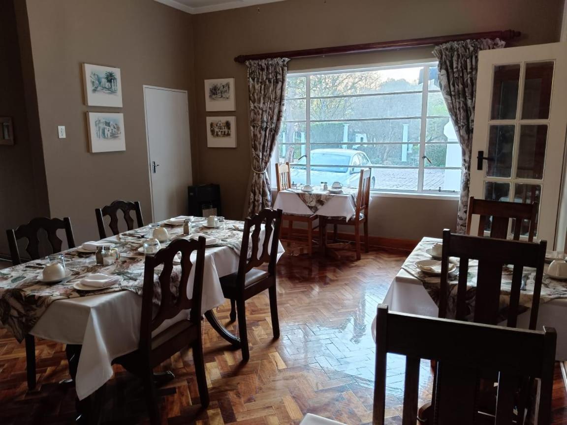 אסטקורט The Riverhouse Guesthouse מראה חיצוני תמונה