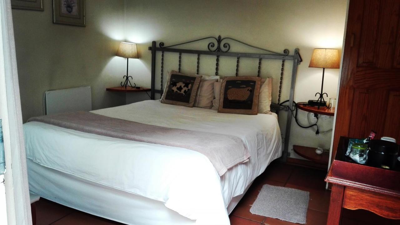 אסטקורט The Riverhouse Guesthouse מראה חיצוני תמונה