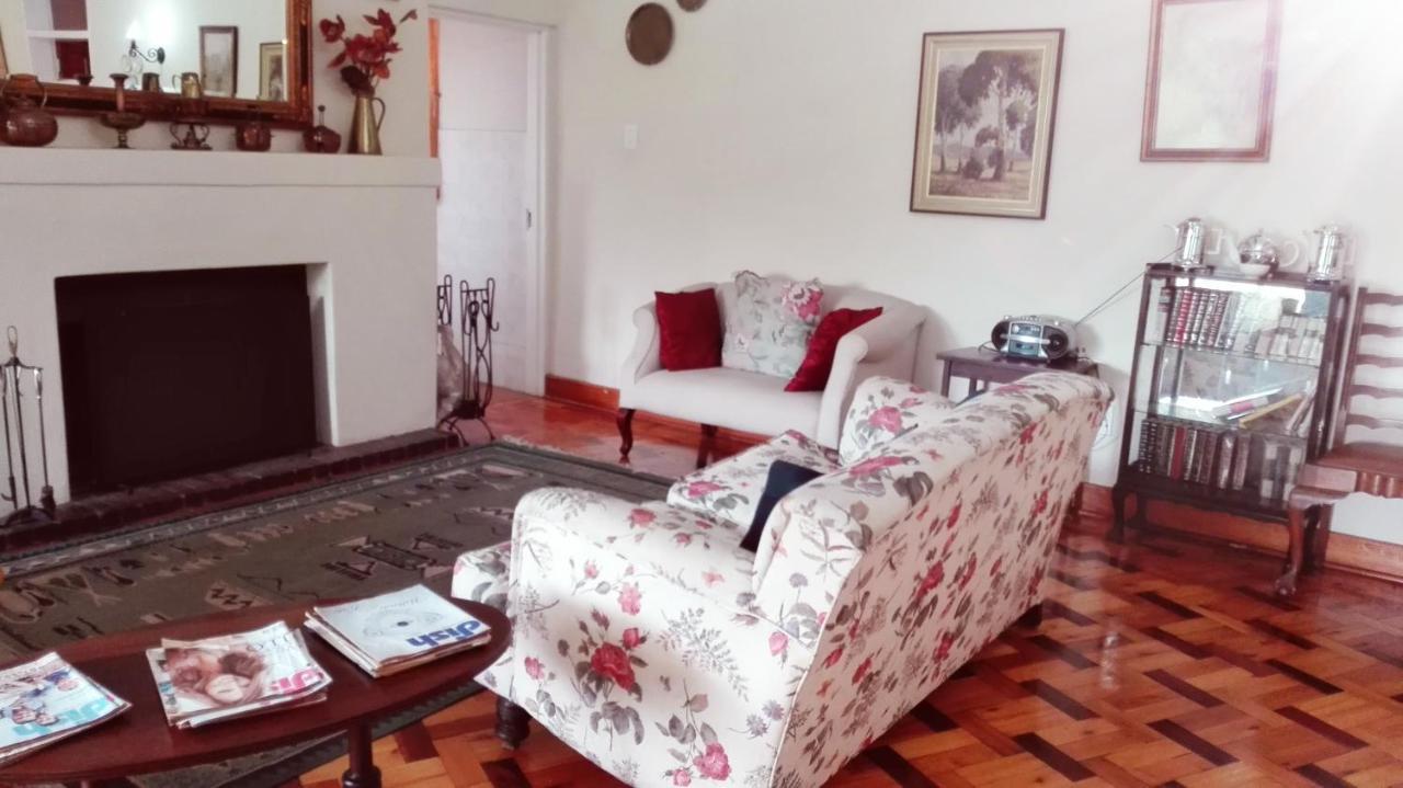 אסטקורט The Riverhouse Guesthouse מראה חיצוני תמונה