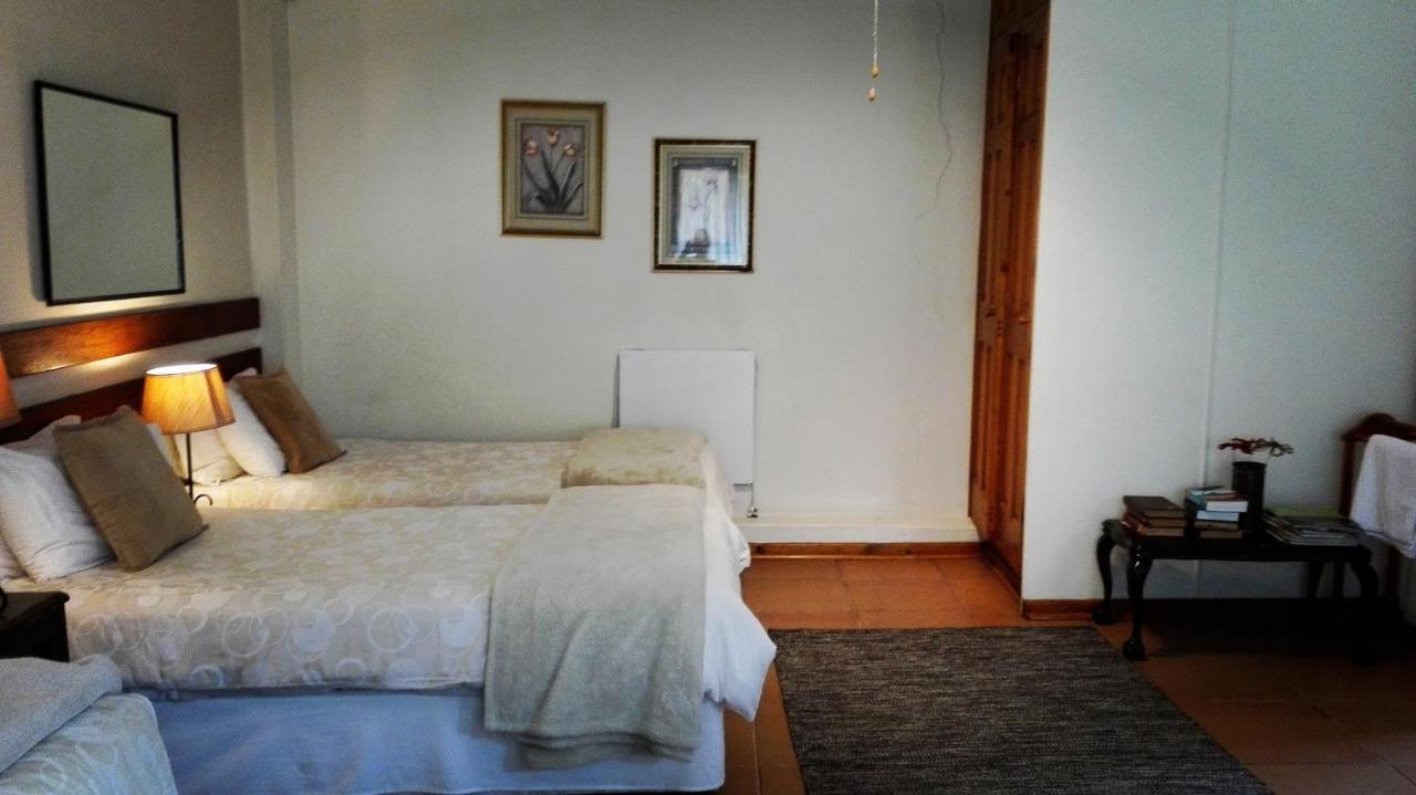אסטקורט The Riverhouse Guesthouse מראה חיצוני תמונה