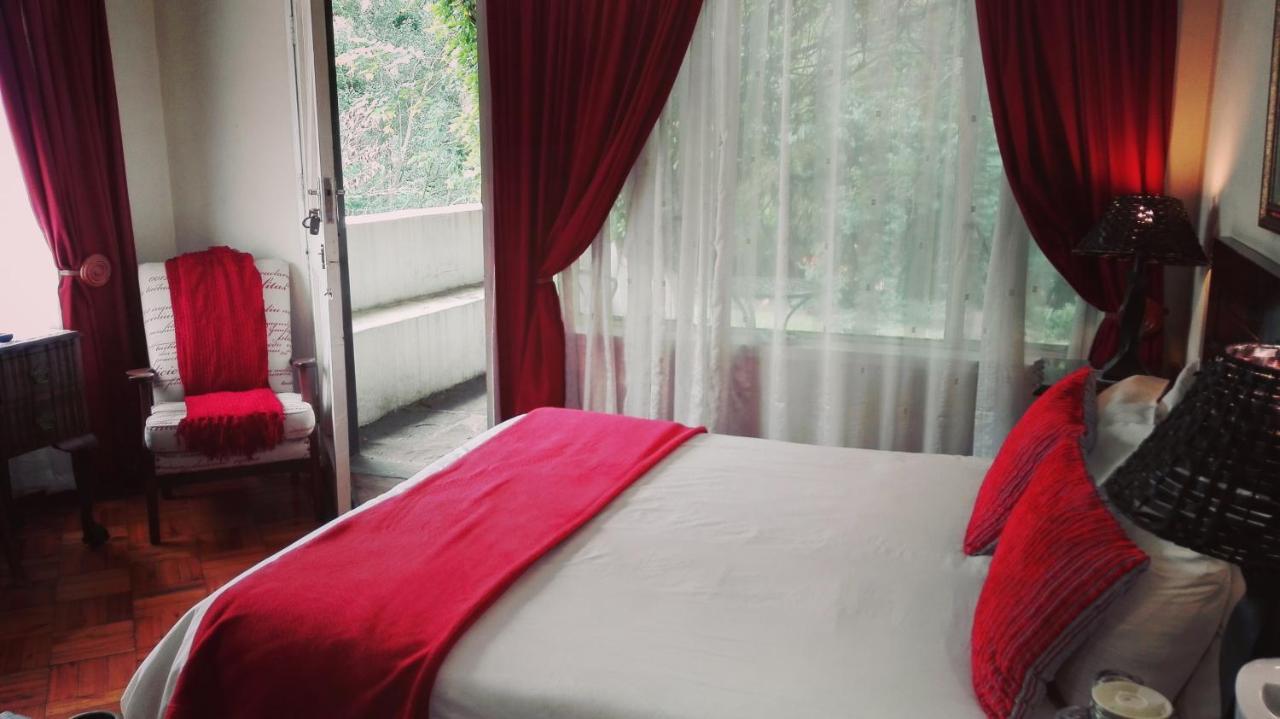 אסטקורט The Riverhouse Guesthouse מראה חיצוני תמונה