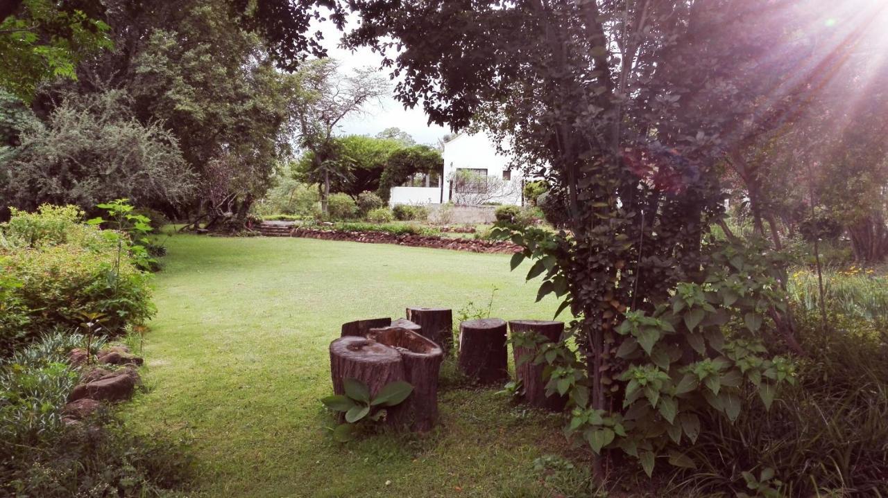 אסטקורט The Riverhouse Guesthouse מראה חיצוני תמונה